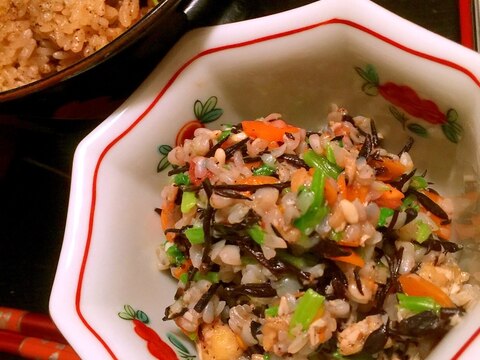 蕎麦米とひじきと彩り野菜の和風ライスサラダ